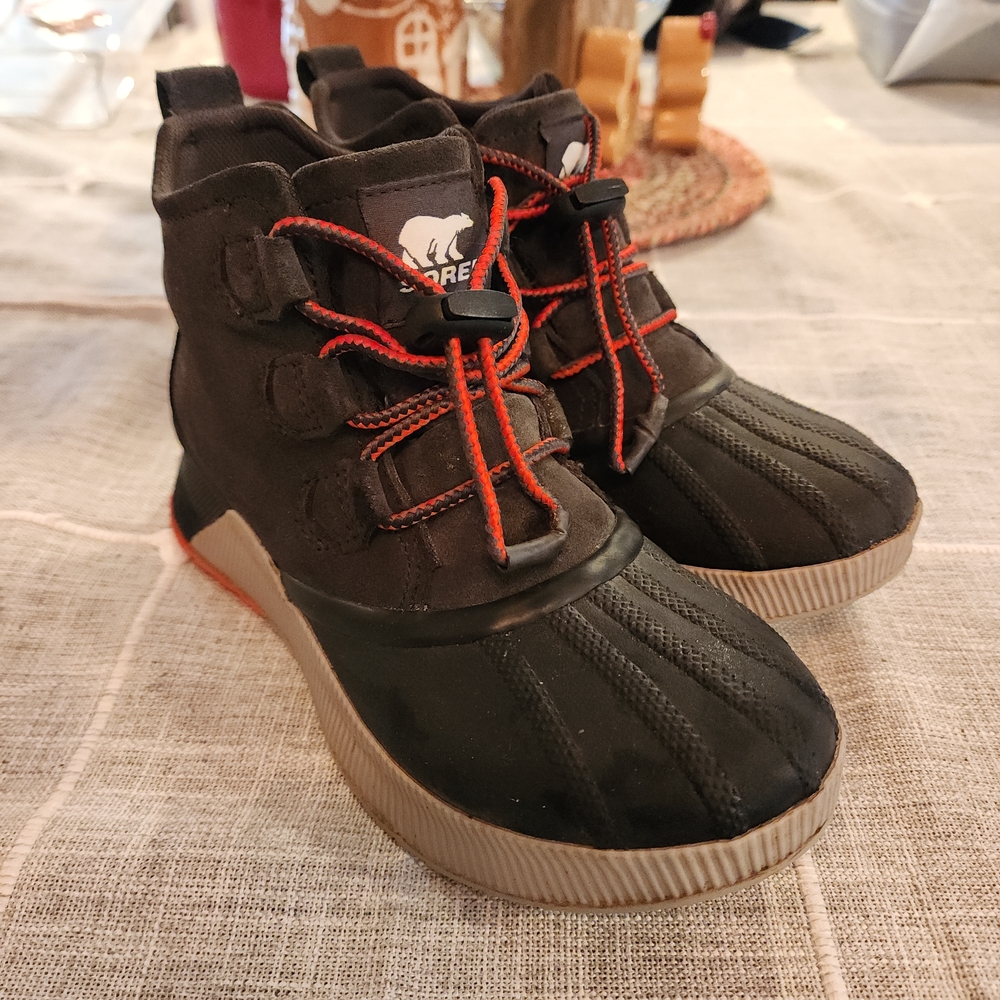 Sorel Kids' Out And About Black and Orange Boots